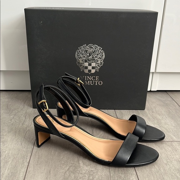 VINCE CAMUTO NWT Lylah Black Leather Ankle Strap Heel Sandal, Size 8/39 - Picture 3 of 15